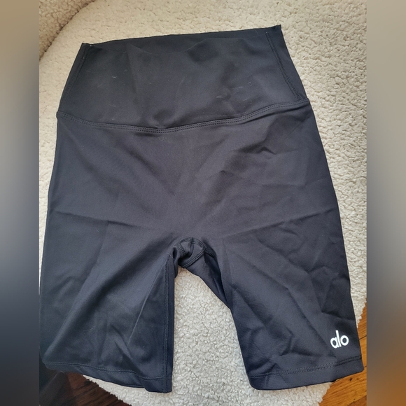 Alo Yoga Black High Rise Biker Shorts - Picture 2 of 9